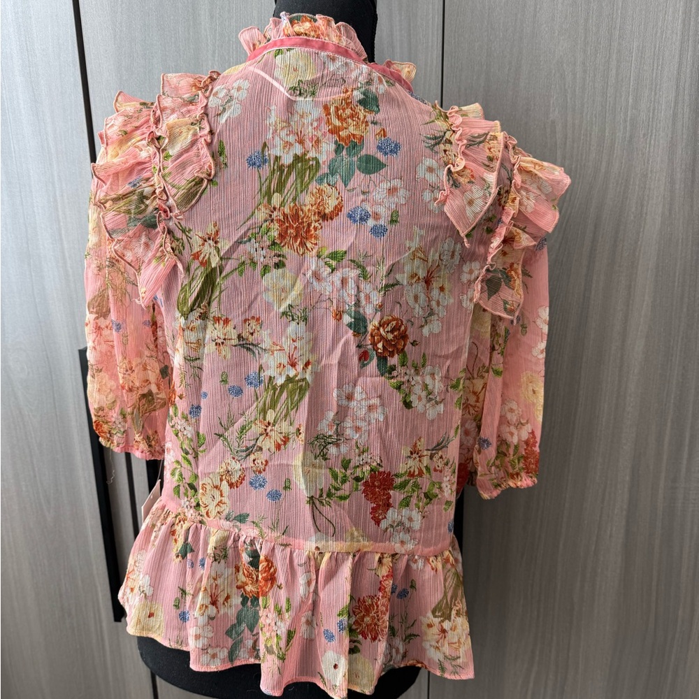 ‼️‼️FINAL SALE ‼️‼️Pink plunge v-neck blouse with 3/4 sleeves and ruffled peplum - Picture 4 of 14